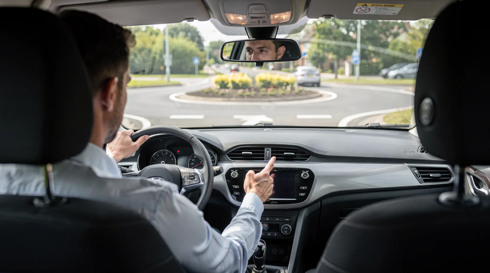 Hallam and nearby suburbs contain many roundabouts, giving learners regular practice with gap selection